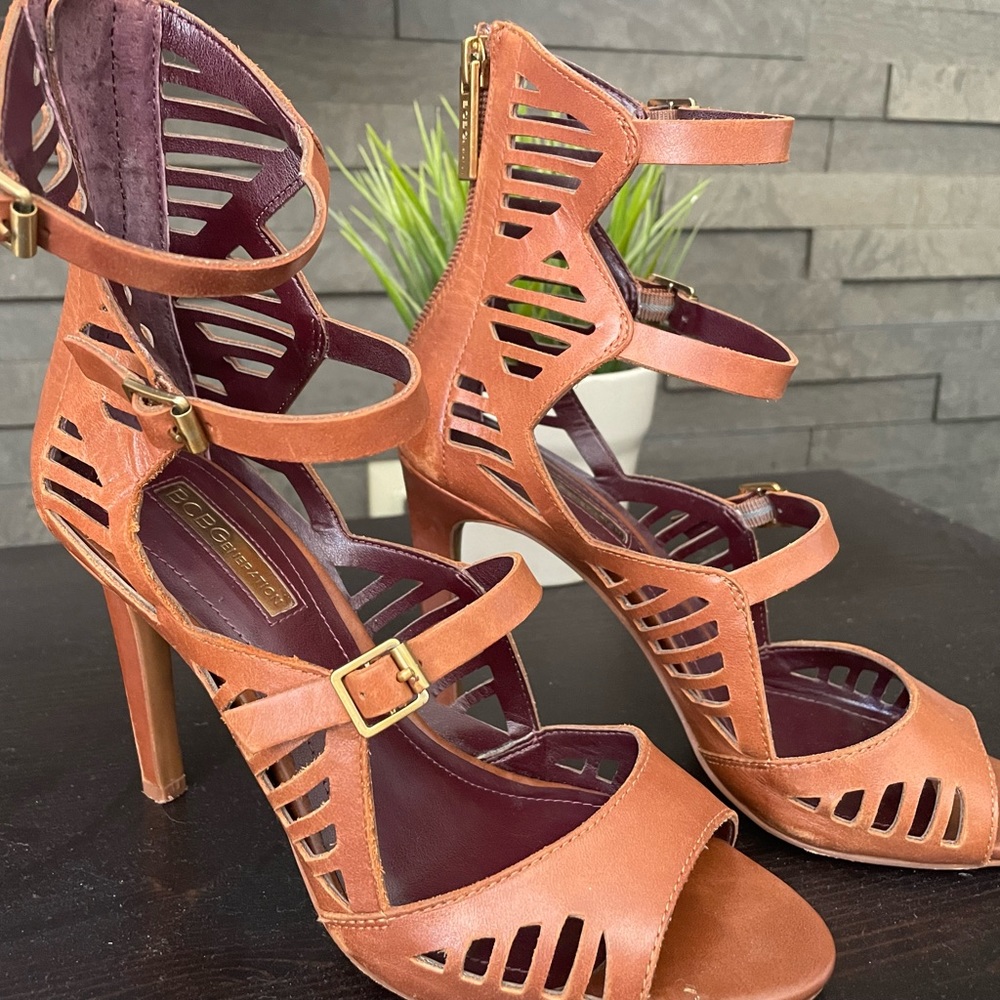 ✨BCBGeneration BCBG Caspienn leather High Heel✨👡💕